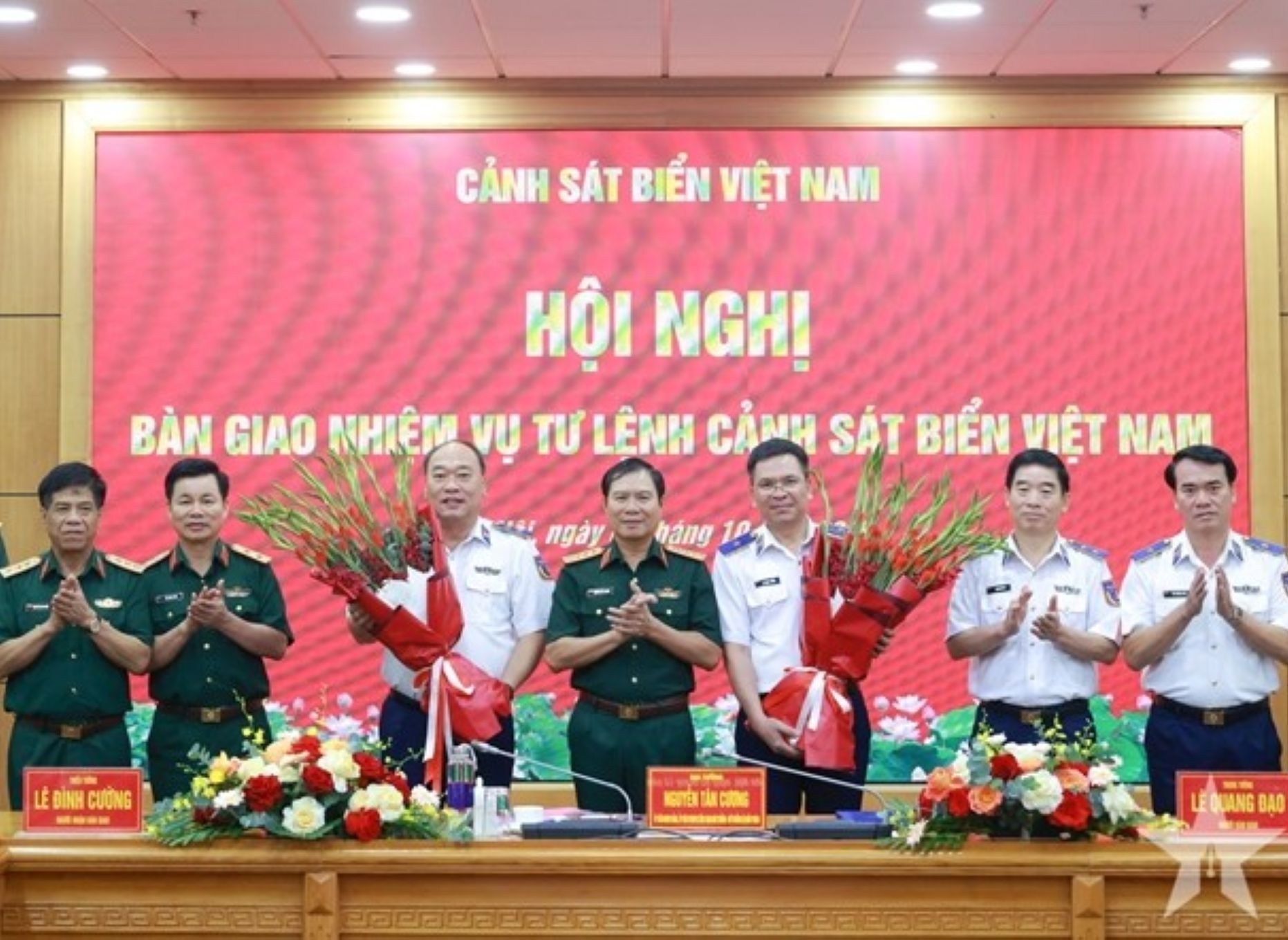 Bàn giao nhiệm vụ Tư lệnh Cảnh sát biển Việt Nam